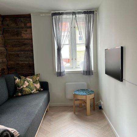 Entire Renovated Apartment From 1780 With Kitchen, Bath, Bedroom, And Living Room In Skuteviken Μπέργκεν Εξωτερικό φωτογραφία