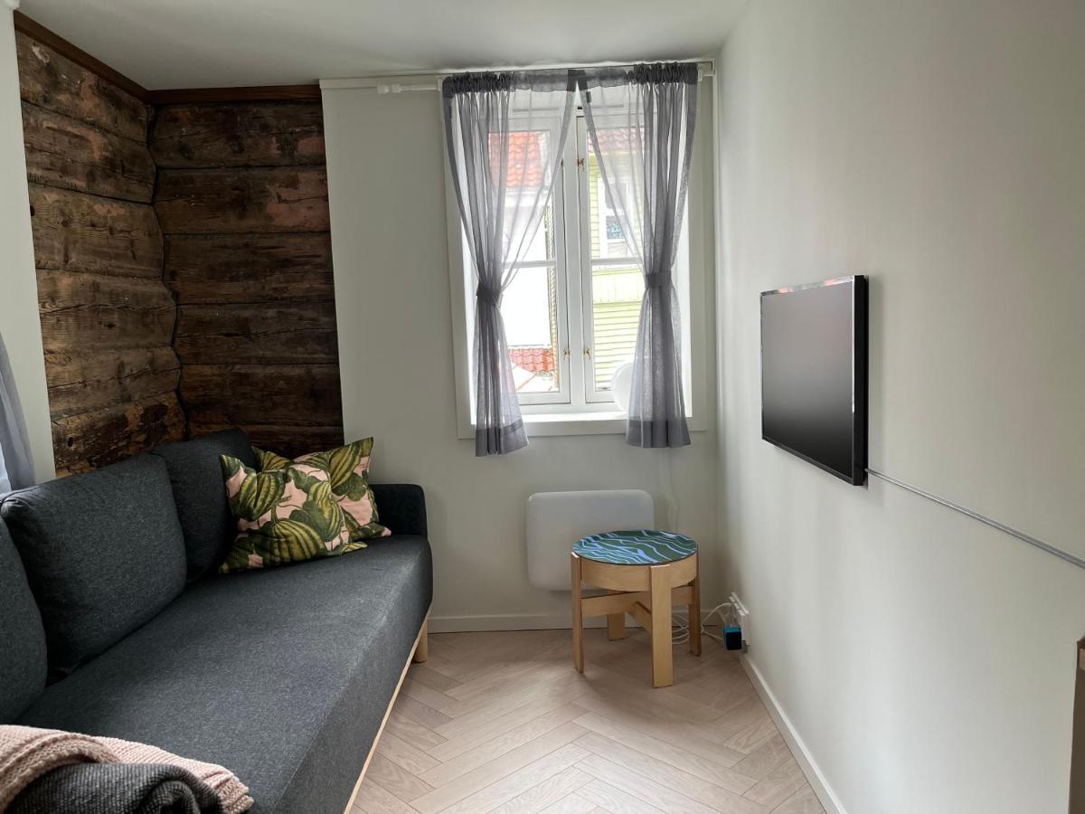 Entire Renovated Apartment From 1780 With Kitchen, Bath, Bedroom, And Living Room In Skuteviken Μπέργκεν Εξωτερικό φωτογραφία