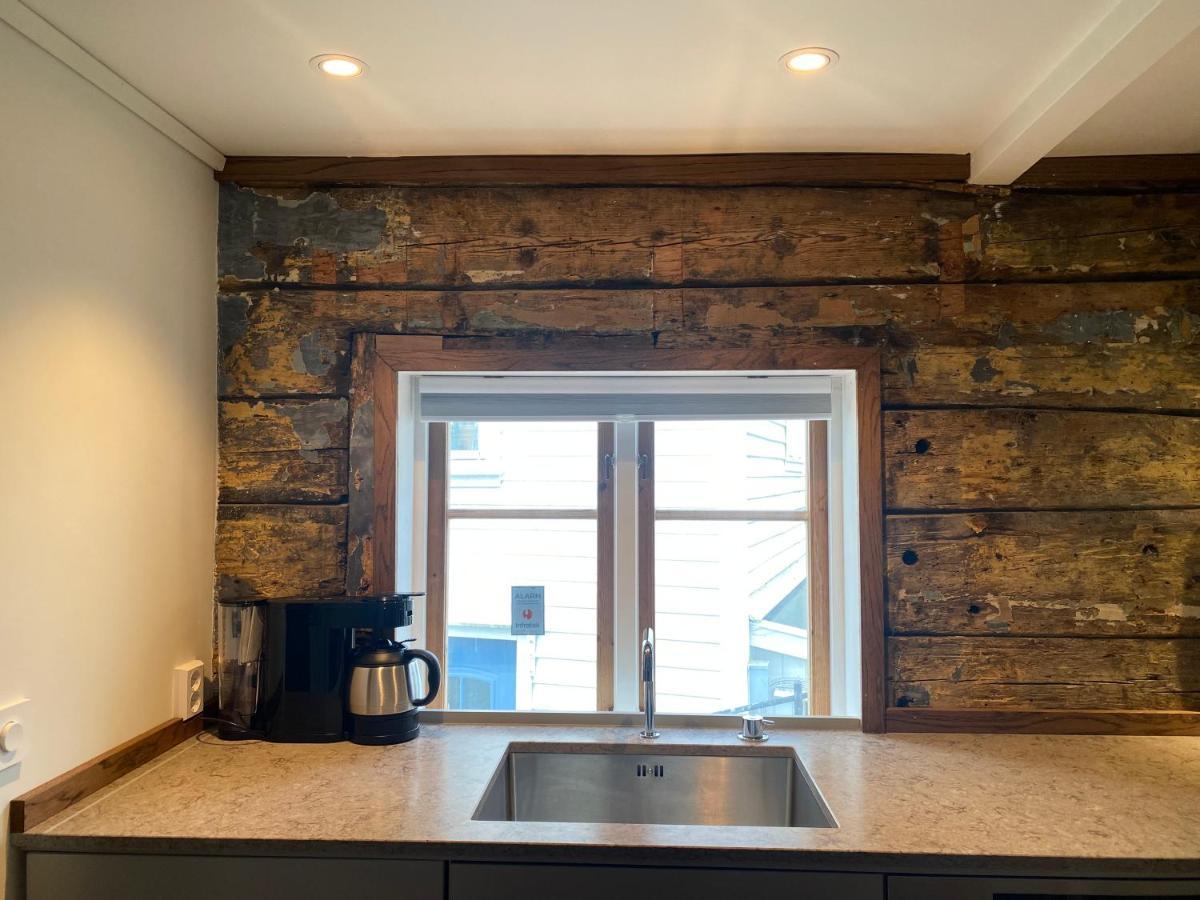 Entire Renovated Apartment From 1780 With Kitchen, Bath, Bedroom, And Living Room In Skuteviken Μπέργκεν Εξωτερικό φωτογραφία