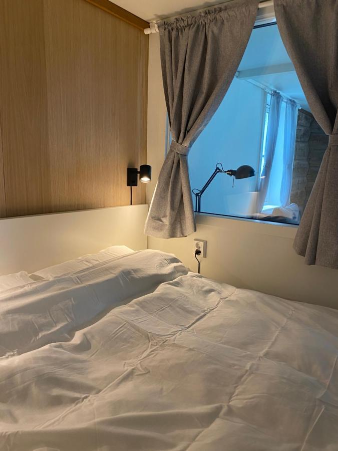 Entire Renovated Apartment From 1780 With Kitchen, Bath, Bedroom, And Living Room In Skuteviken Μπέργκεν Εξωτερικό φωτογραφία