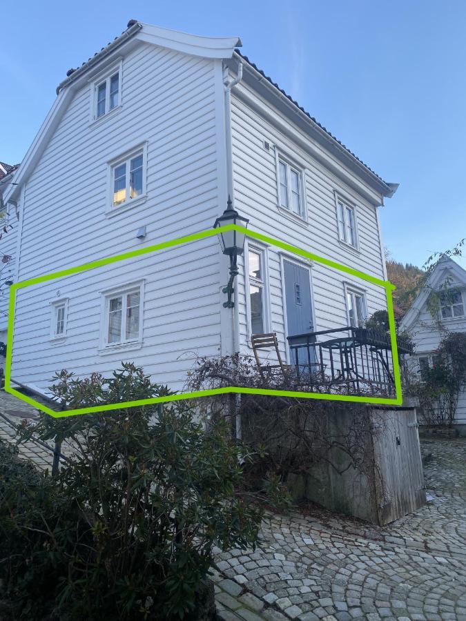 Entire Renovated Apartment From 1780 With Kitchen, Bath, Bedroom, And Living Room In Skuteviken Μπέργκεν Εξωτερικό φωτογραφία
