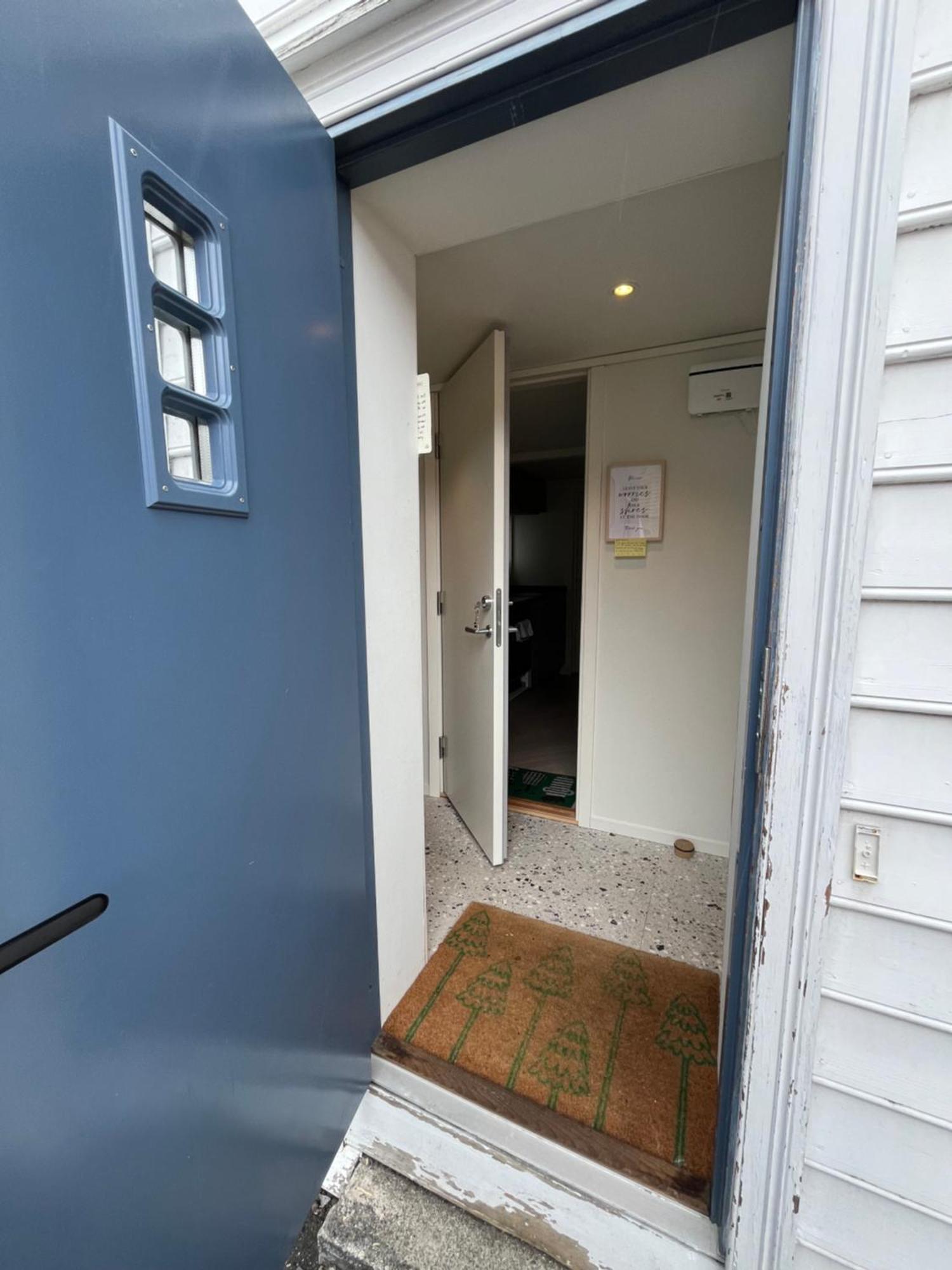 Entire Renovated Apartment From 1780 With Kitchen, Bath, Bedroom, And Living Room In Skuteviken Μπέργκεν Εξωτερικό φωτογραφία