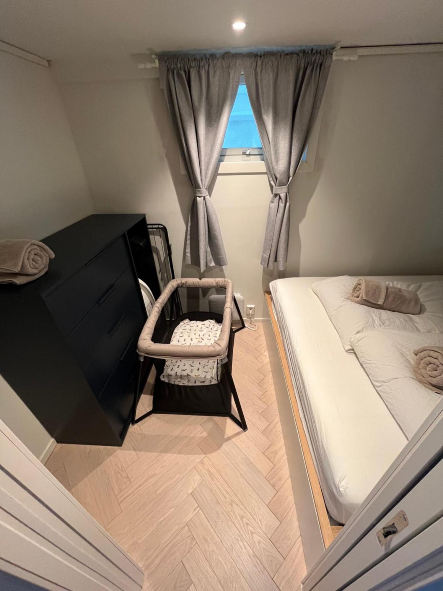 Entire Renovated Apartment From 1780 With Kitchen, Bath, Bedroom, And Living Room In Skuteviken Μπέργκεν Εξωτερικό φωτογραφία